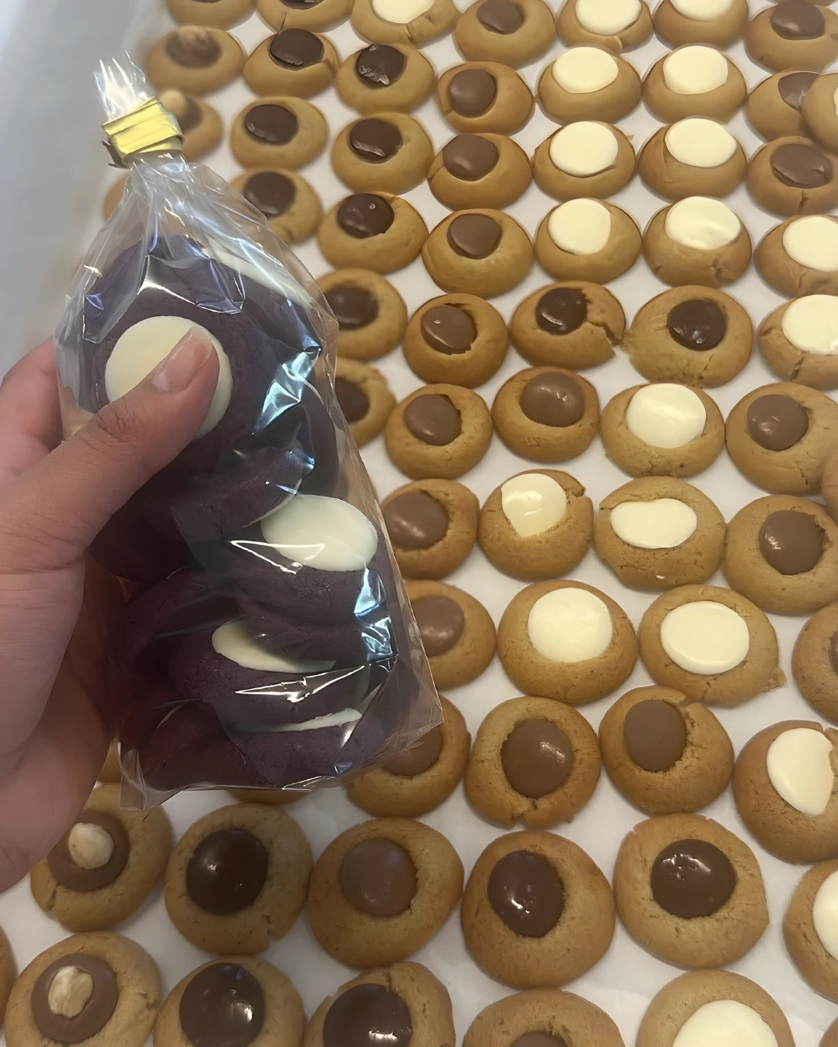 Production artisanale des cookies Grain De Sel dans notre atelier genevois
